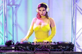 Порно грабители трахнули семью