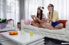 Порно лесби домашнее от первого лица