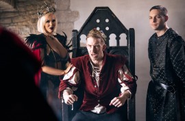 Порно видео муж подарил жене любовника