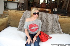 Порно позвал шлюху а пришла сестра